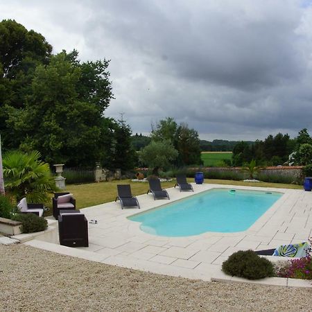 Le Petit Nid Villa Neuille-le-Lierre Bagian luar foto
