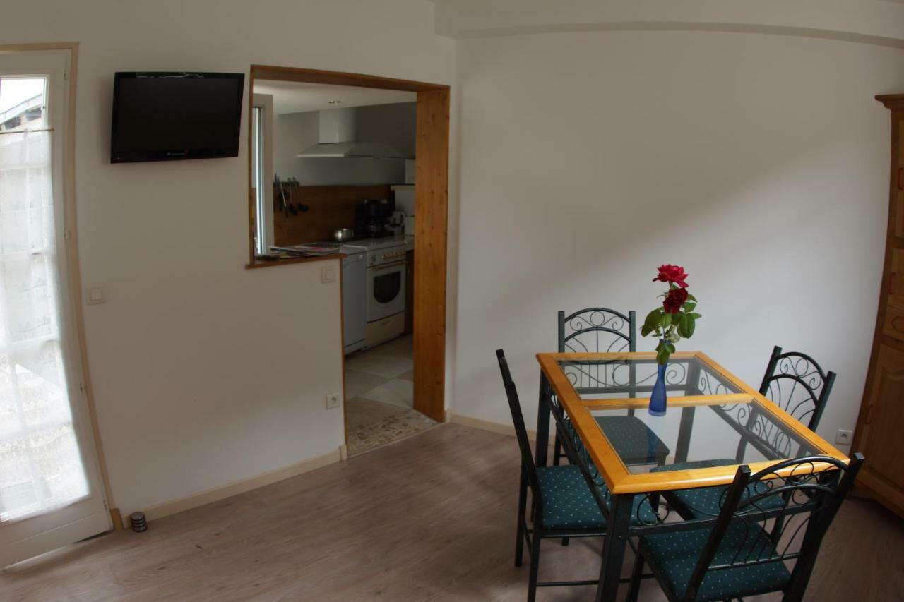 Le Petit Nid Villa Neuille-le-Lierre Bagian luar foto
